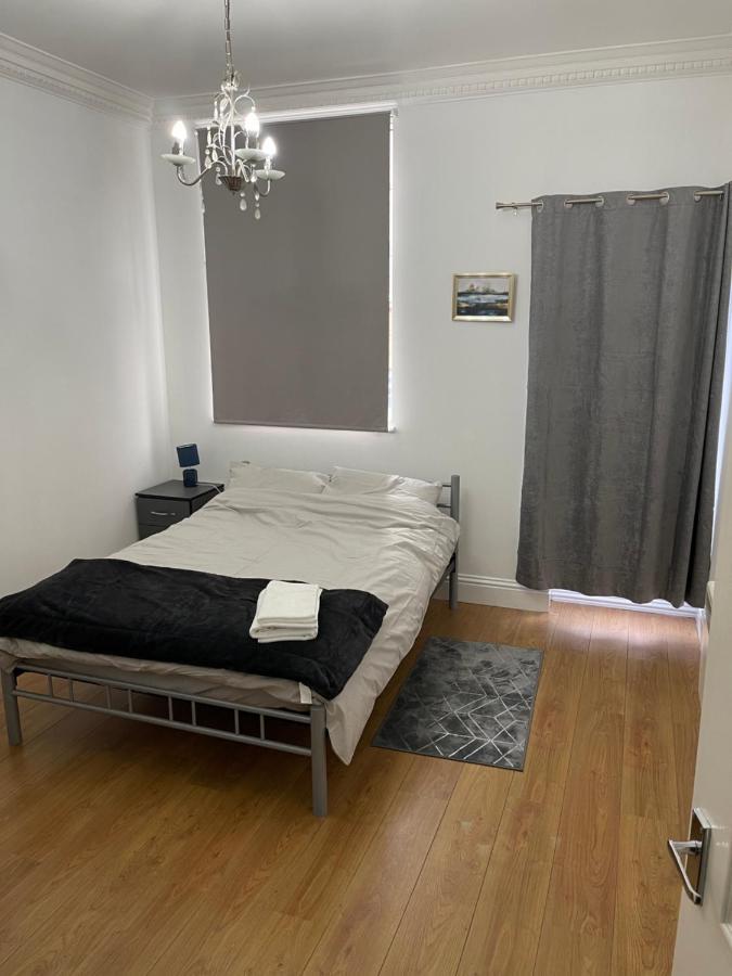 Spacious 2 Bedroom Apartment, Heart Of