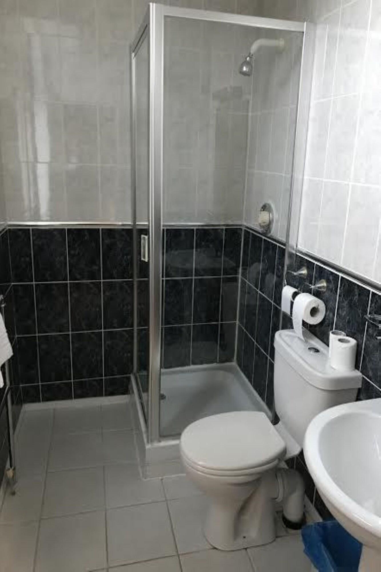 Star Hotel, South Leicester