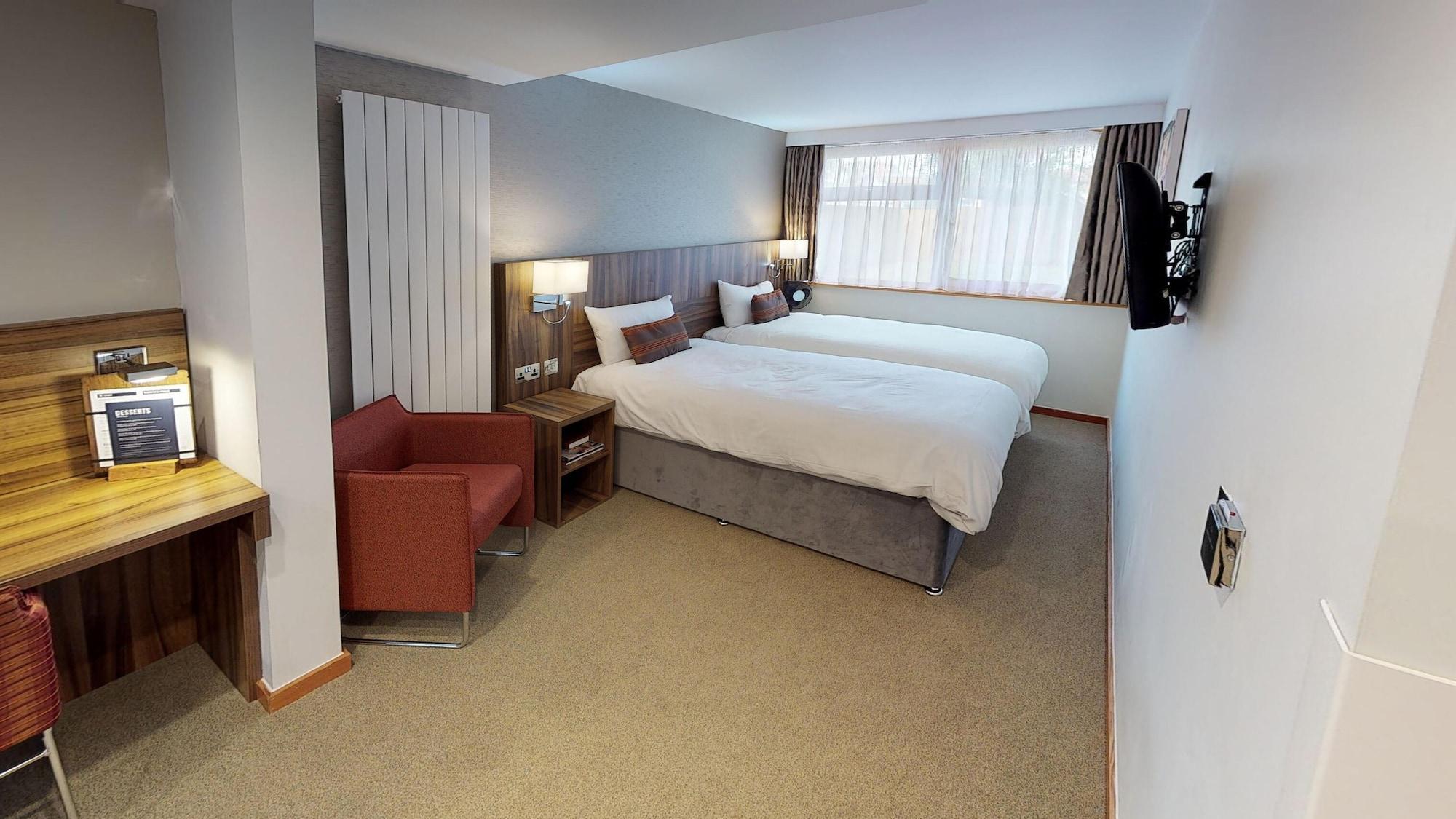 College Court Hotel 3*