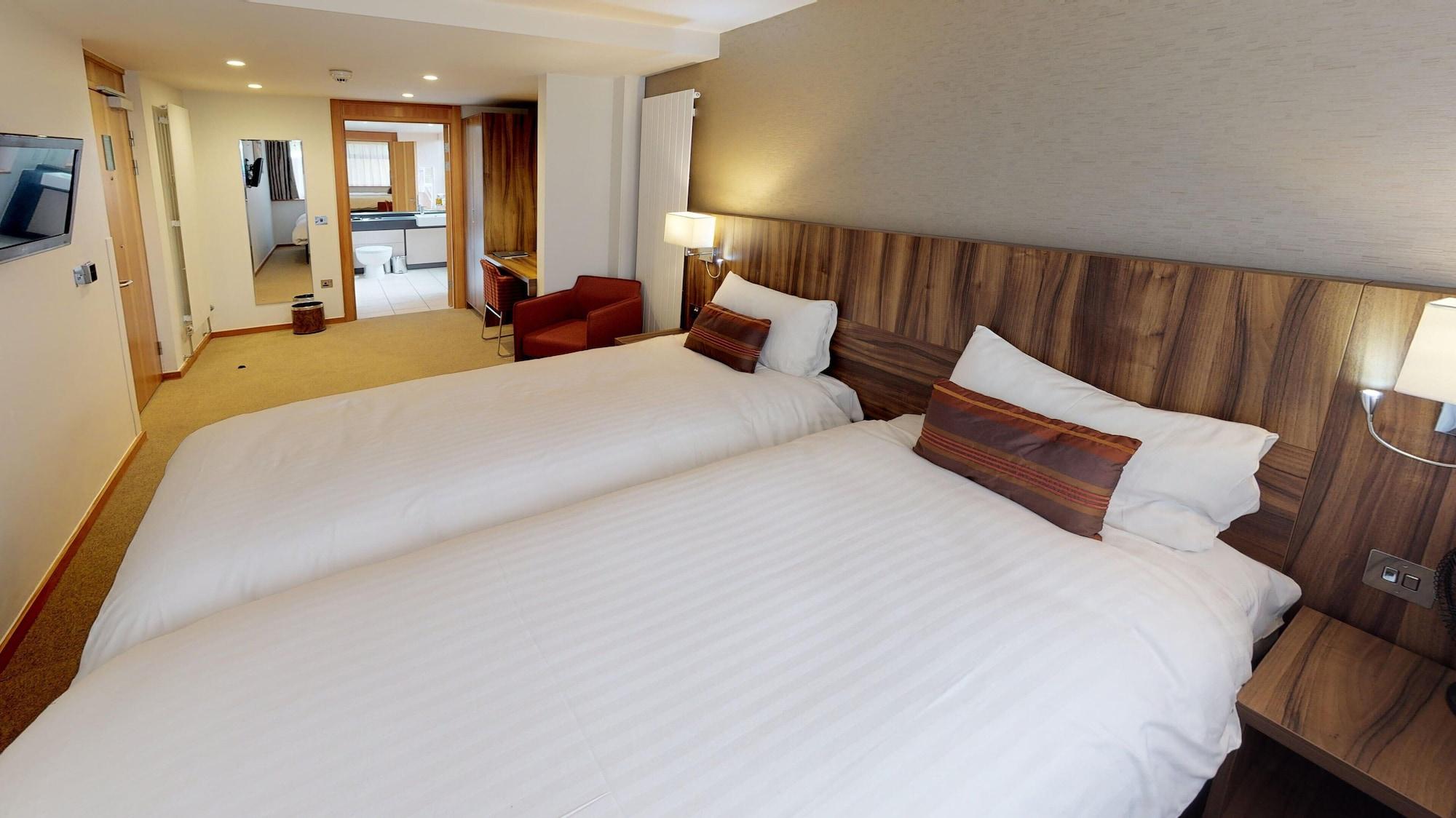 College Court Hotel 3*