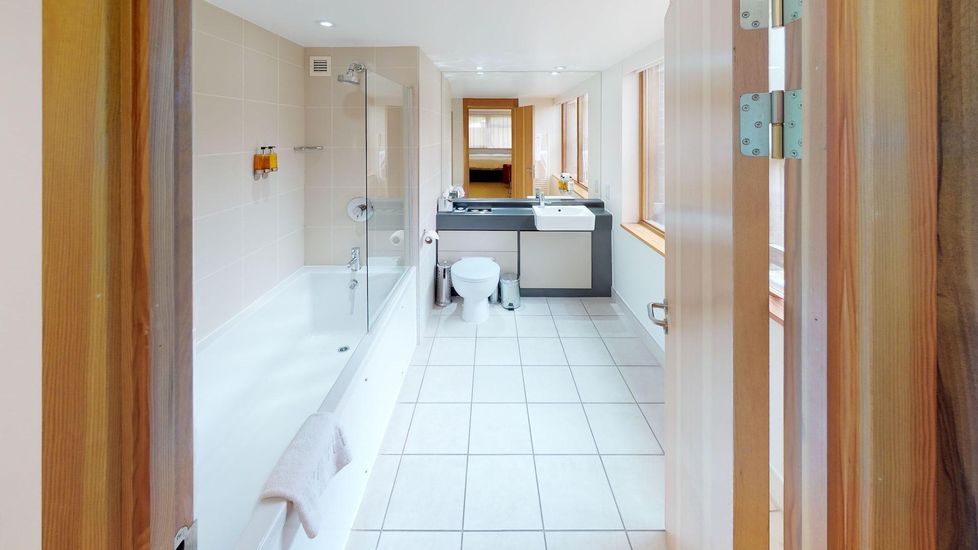College Court Hotel 3*