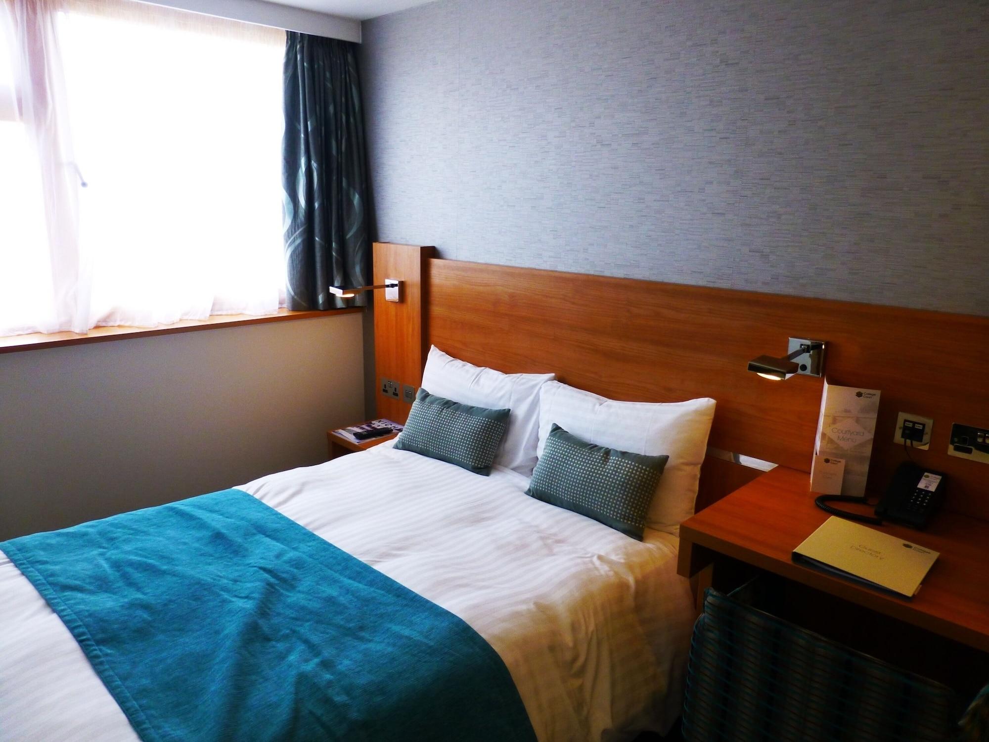 College Court Hotel 3*
