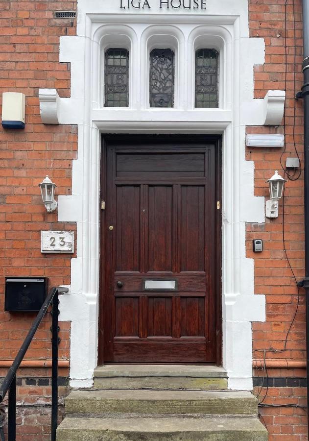Spacious 2 Bedroom Apartment, Heart Of *