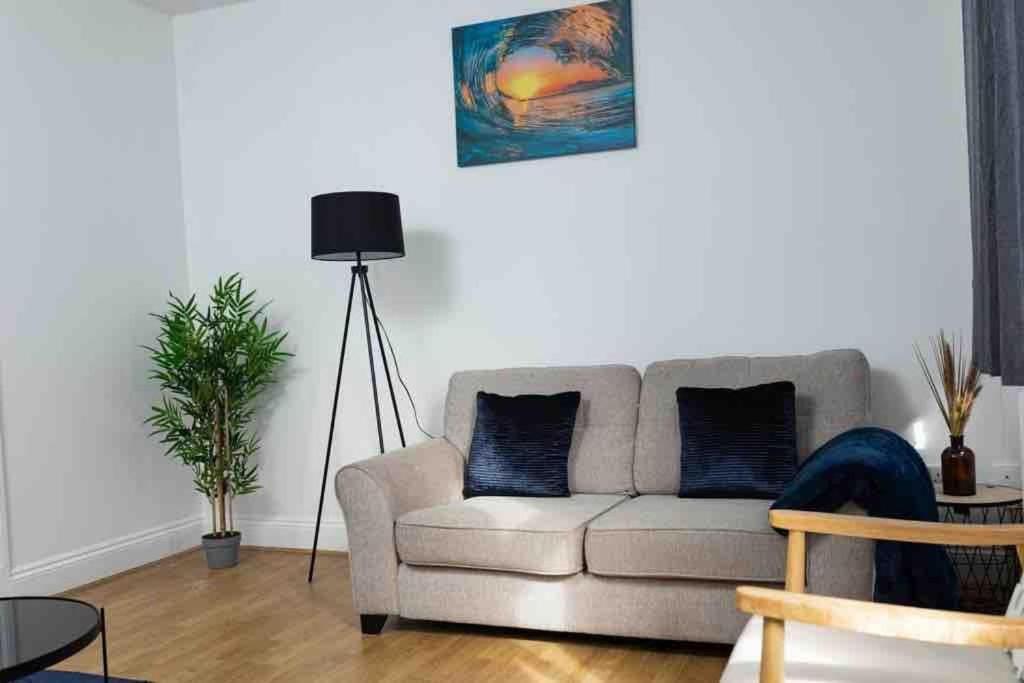 Spacious Centre 2 Bedroom - Lt