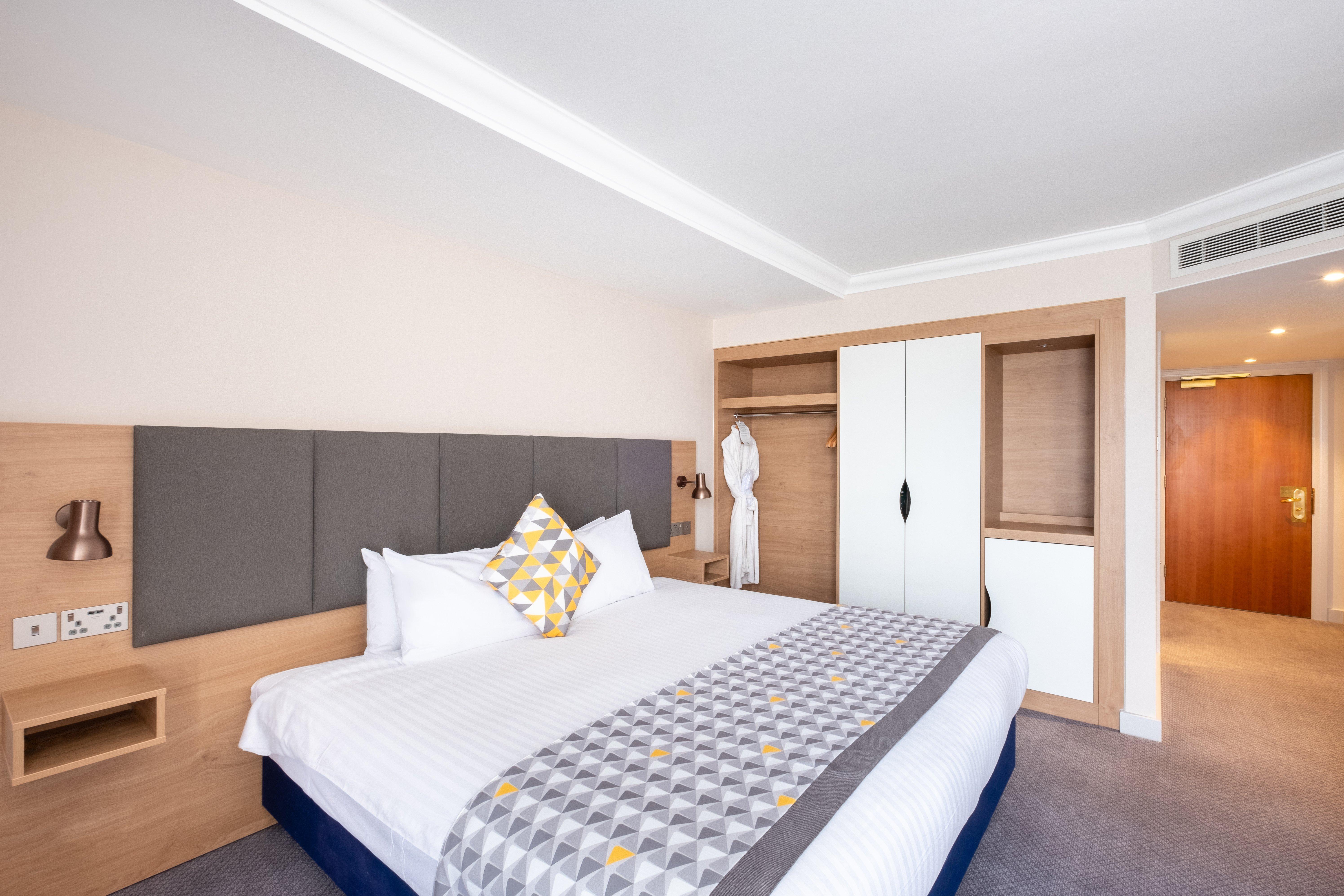 Hotel By Ihg