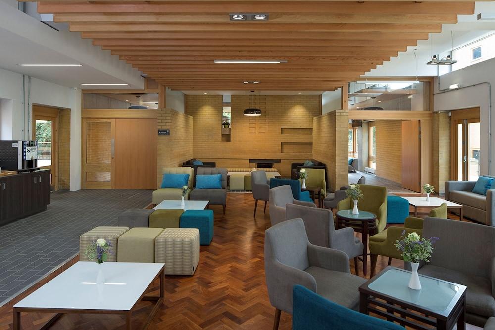 College Court 3*