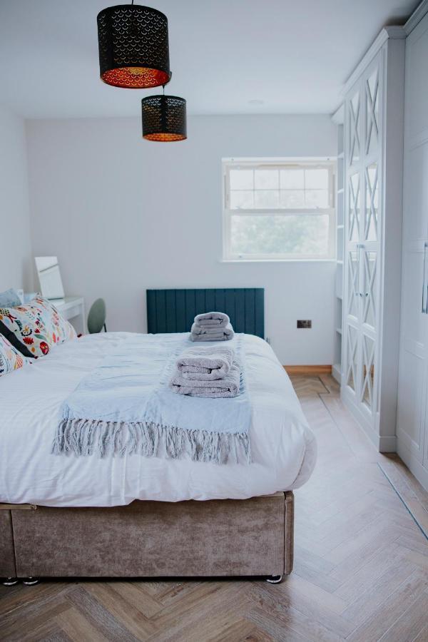New Fully Furnished 5 Bedroom, 4 Bathroom Detached Villa