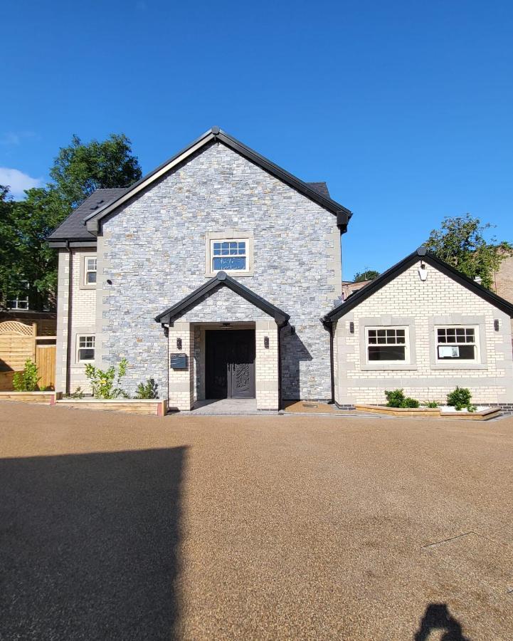 New Fully Furnished 5 Bedroom, 4 Bathroom Detached