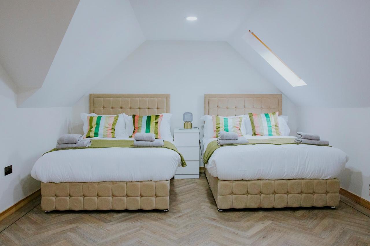 New Fully Furnished 5 Bedroom, 4 Bathroom Detached * Leicester