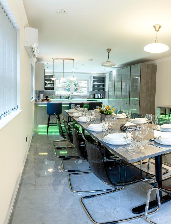 New Fully Furnished 5 Bedroom, 4 Bathroom Detached Leicester