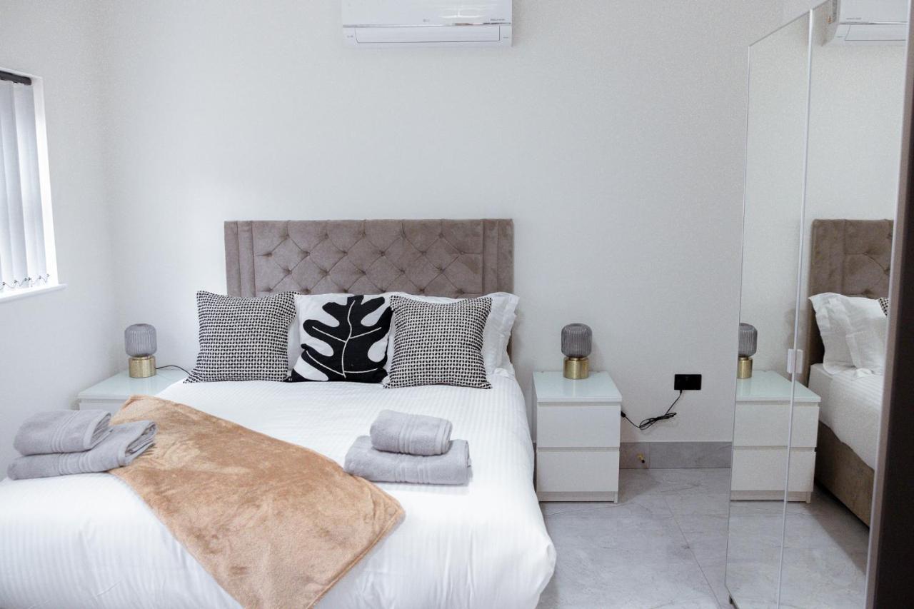 New Fully Furnished 5 Bedroom, 4 Bathroom Detached Leicester