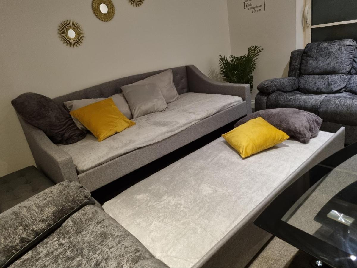 Apartment Deluxe Sleeps Up To 6 *