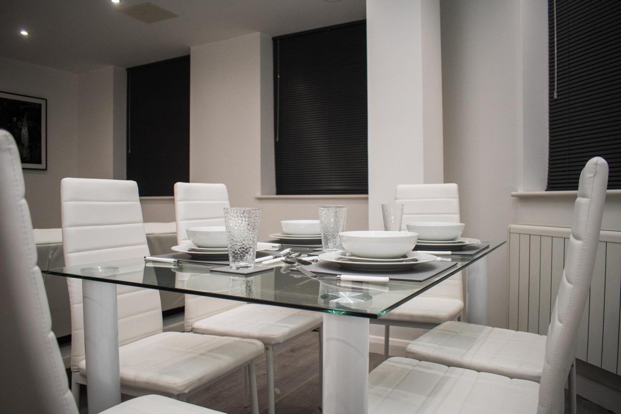 Exquisite 2-bedroom Centre Haven - Leicester's Premier Urban Retreat *