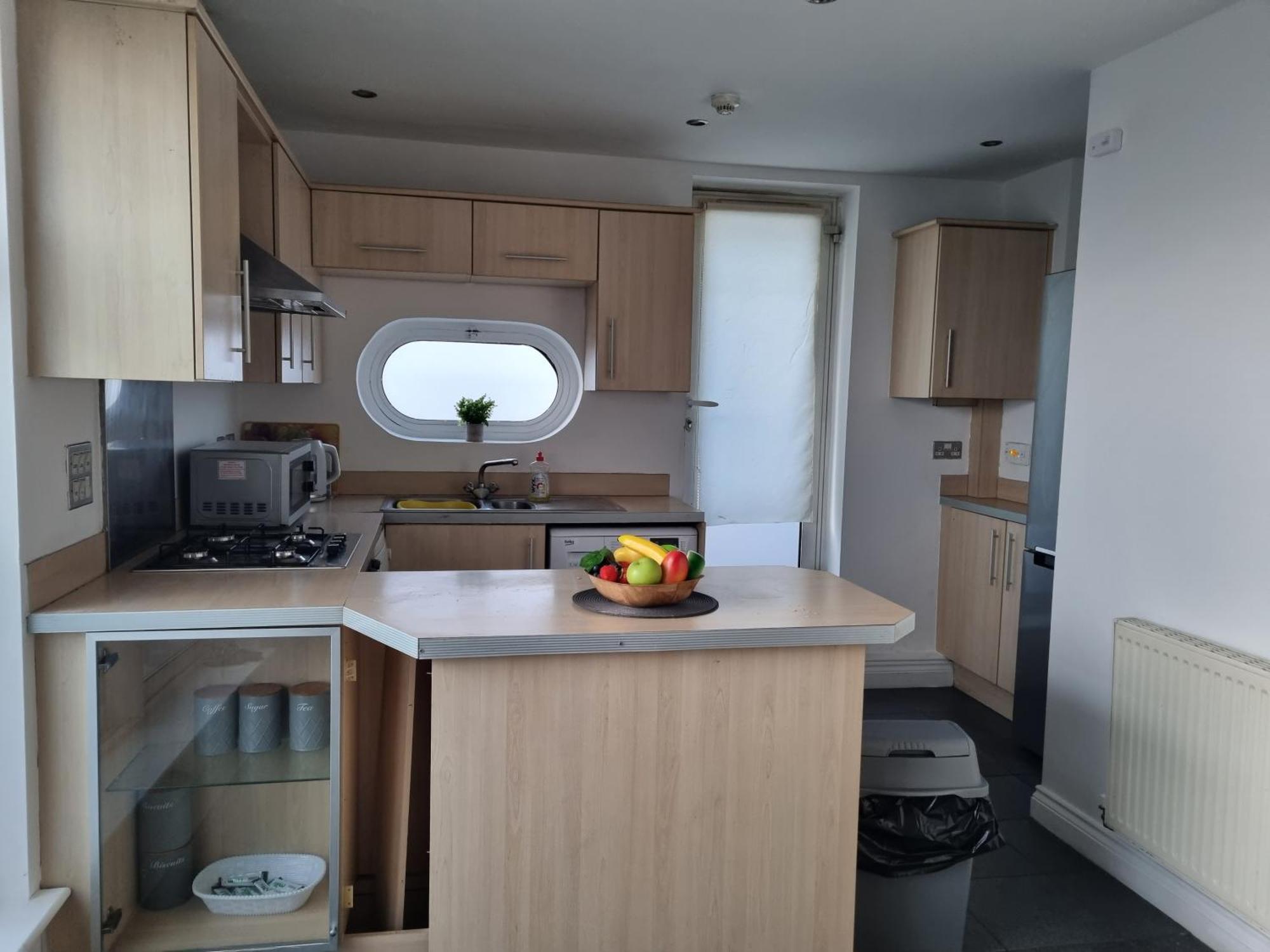Deluxe Sleeps Up To 6 Apartment