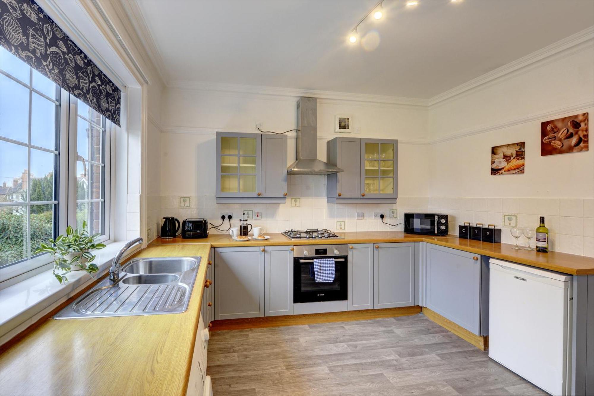 Spacious, Luxurious Cliffes Leicester