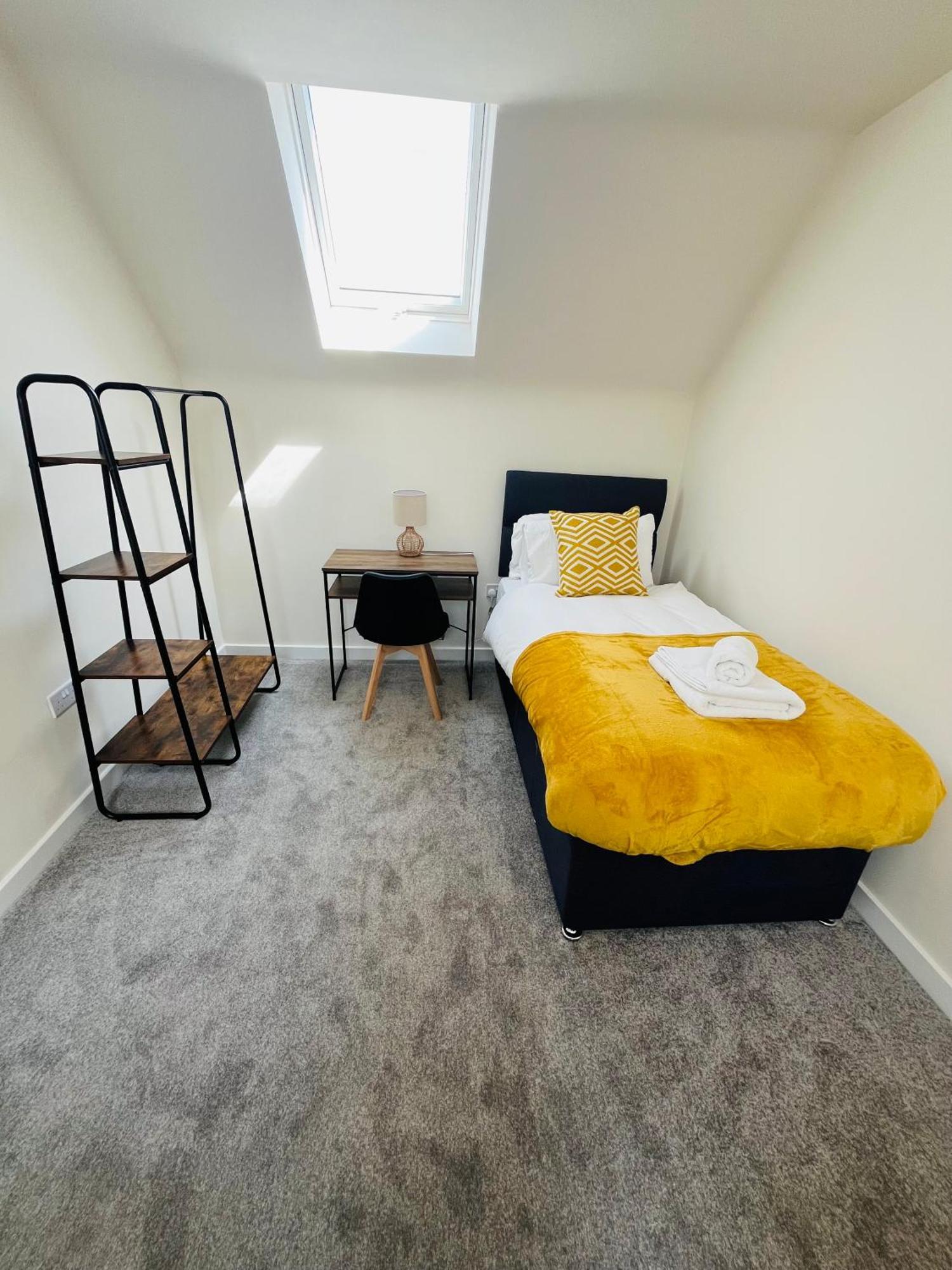4 Bed *