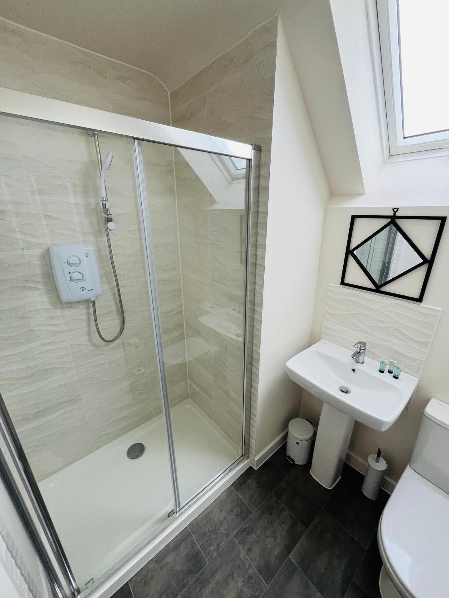 4 Bed Leicester