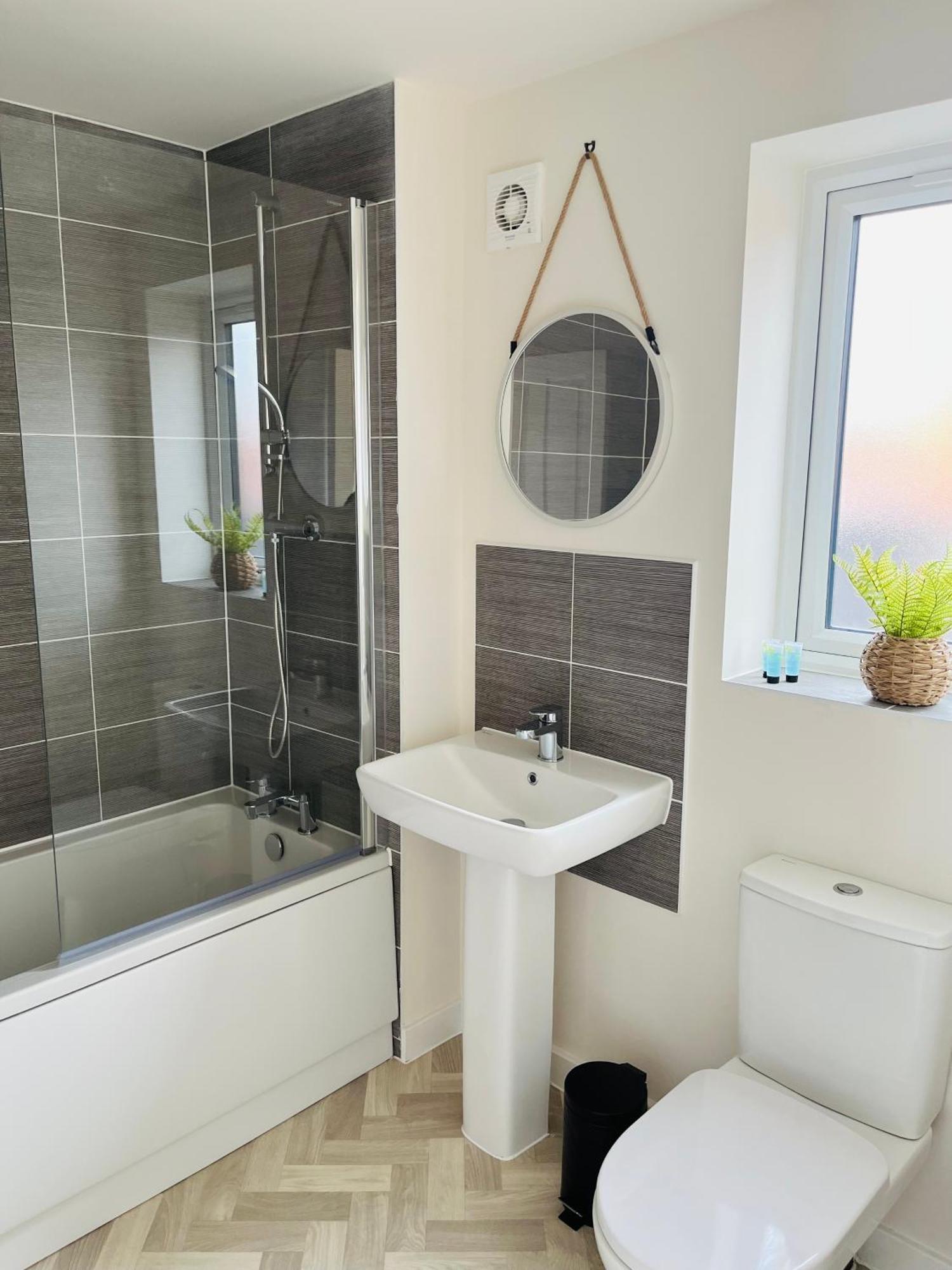 4 Bed * Leicester