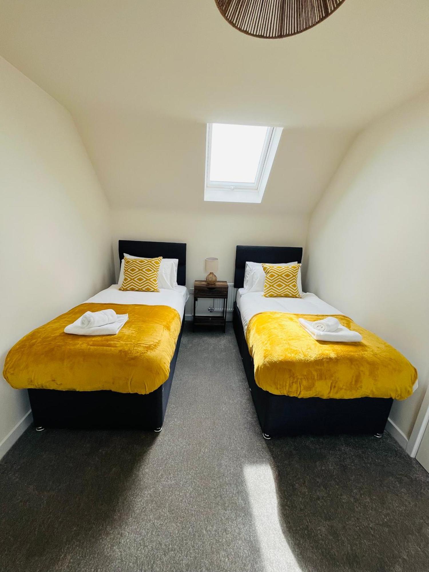 4 Bed *