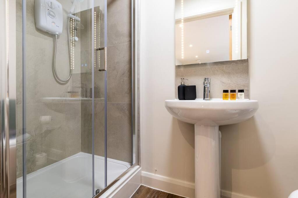 Haven - Comfortable 8 Apartment Leicester