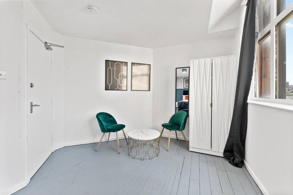 Large Apartment Leicester