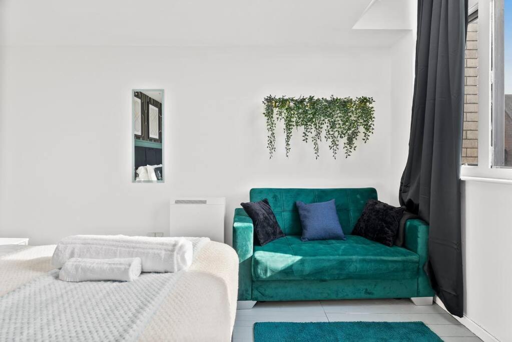 Large Apartment Leicester