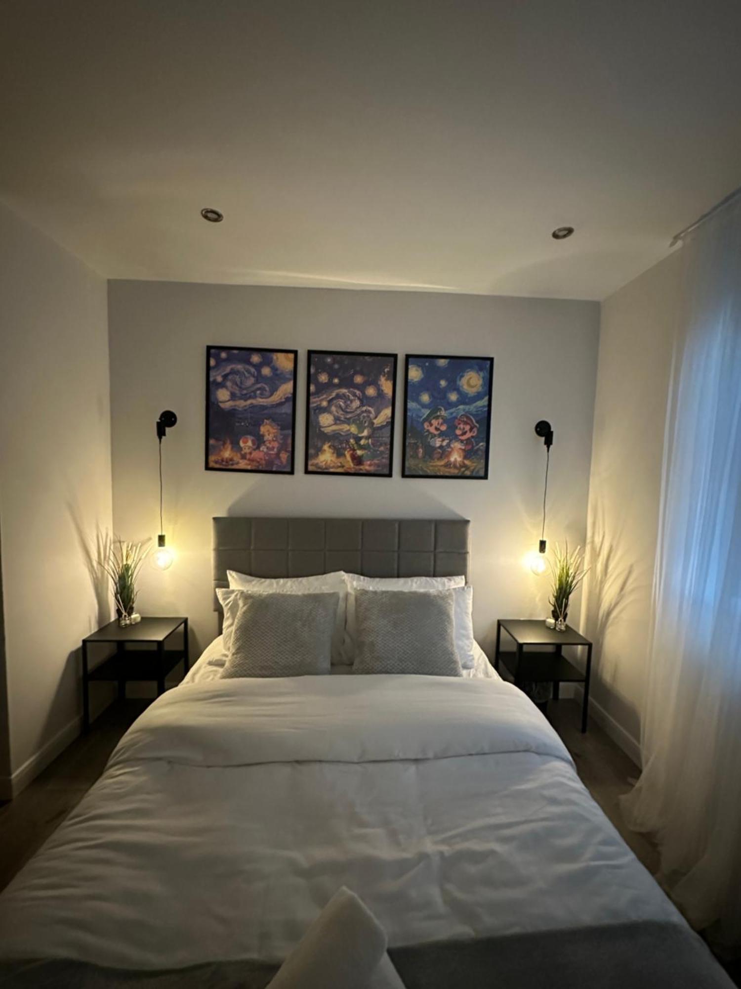 Retro A Luxury With King Size Bed Wii Games And Entertainment Apartment Leicester