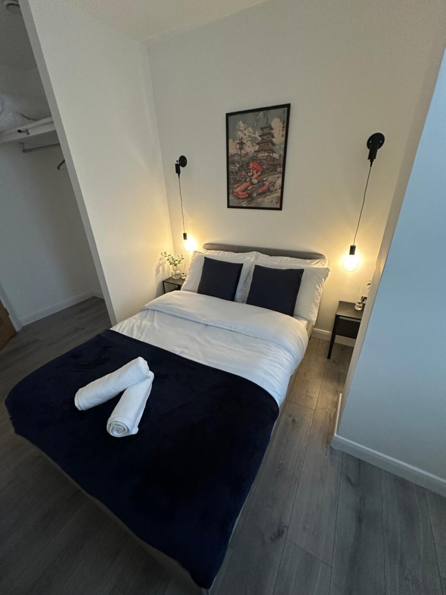 Apartment Retro A Luxury With King Size Bed Wii Games And Entertainment *