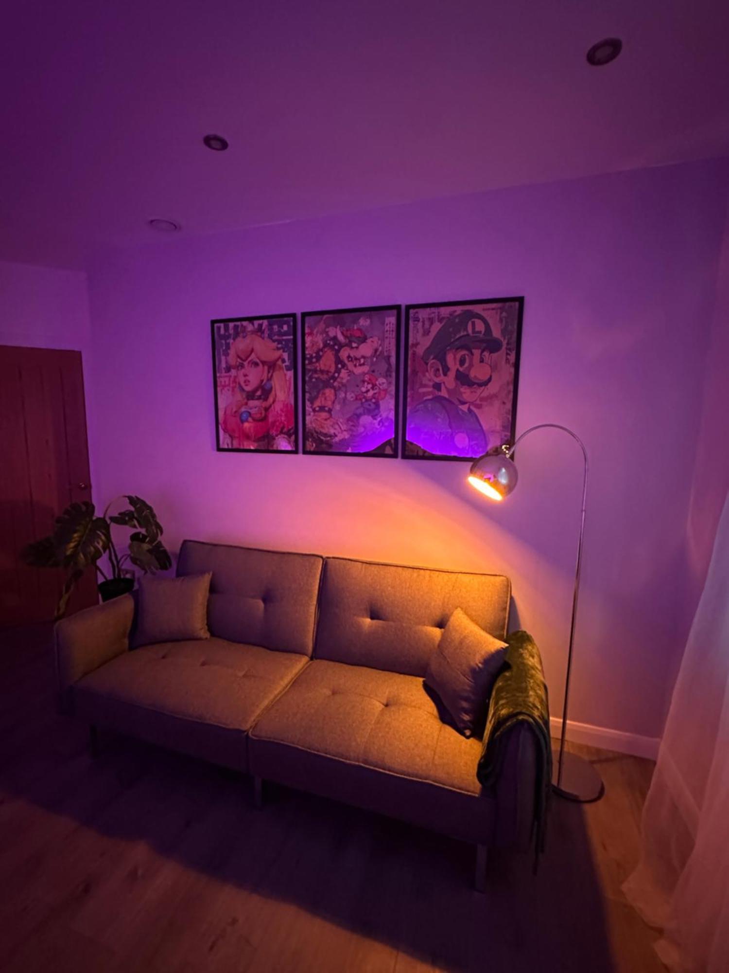 Retro A Luxury With King Size Bed Wii Games And Entertainment Leicester