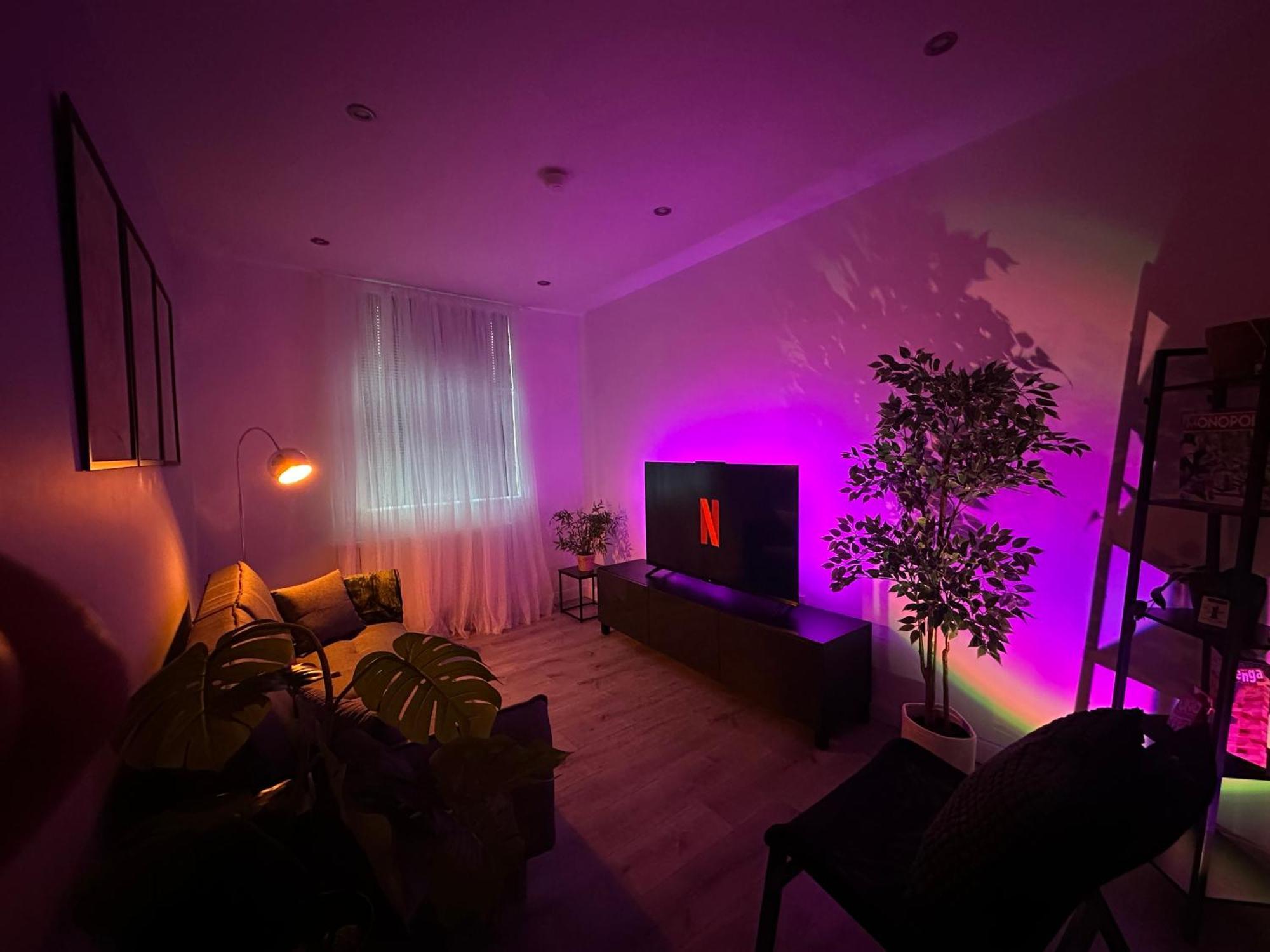 Apartment Retro A Luxury With King Size Bed Wii Games And Entertainment Leicester