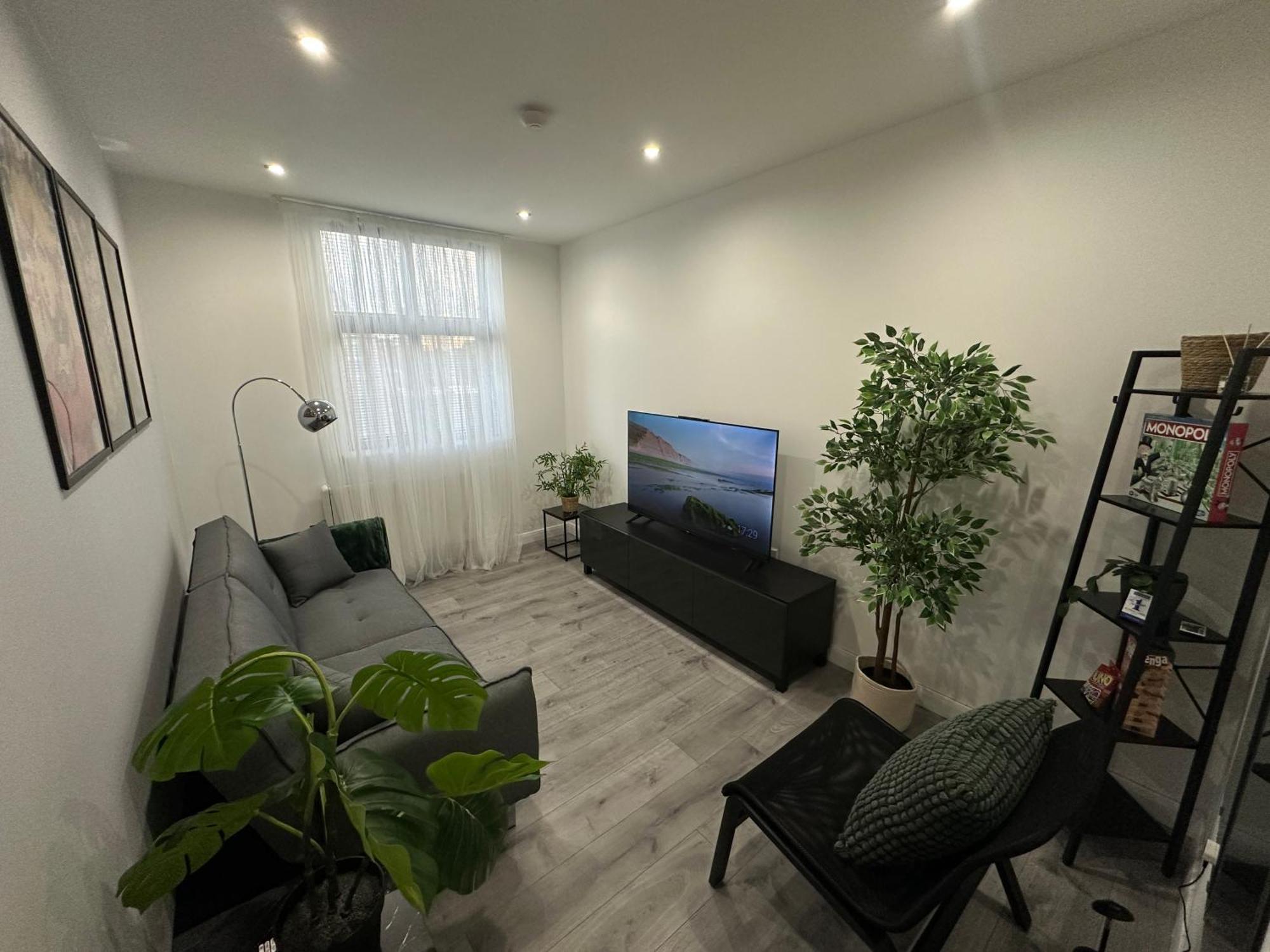 Retro A Luxury With King Size Bed Wii Games And Entertainment Leicester