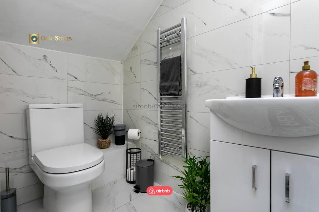 Apartment Last-minute Specials L 2 Bedroom Modern For 6 Guests In Centre With Free Parking By Oak Short Lets & Serviced Accommodatins