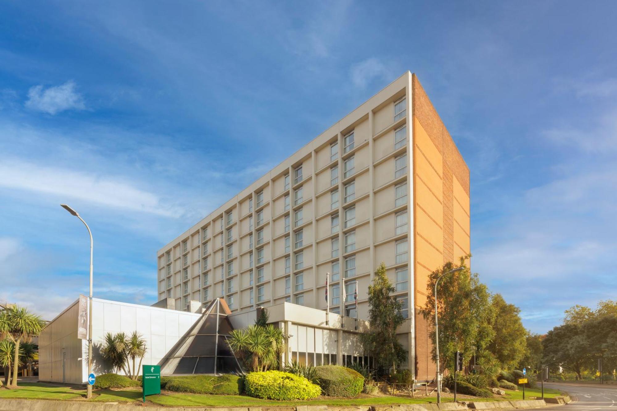 By Ihg