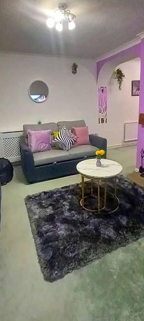 Golden Plush - Beautiful Luxury 3 Bed House In Holiday home *