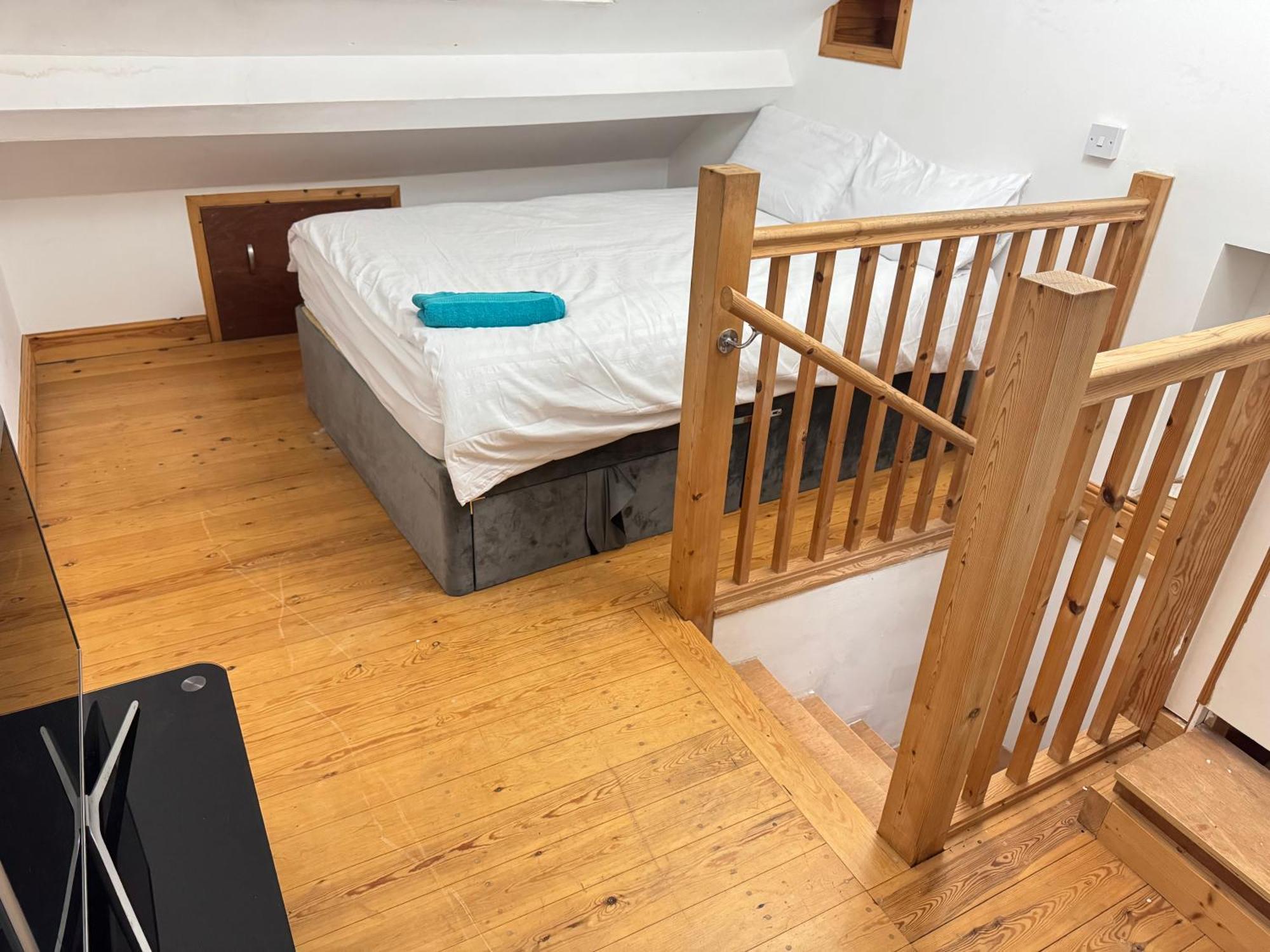 Hometel Digs Comfy Sleeps 12 * Leicester