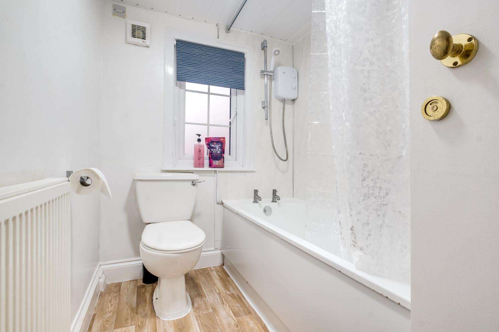 Spacious, Luxurious Cliffes Leicester