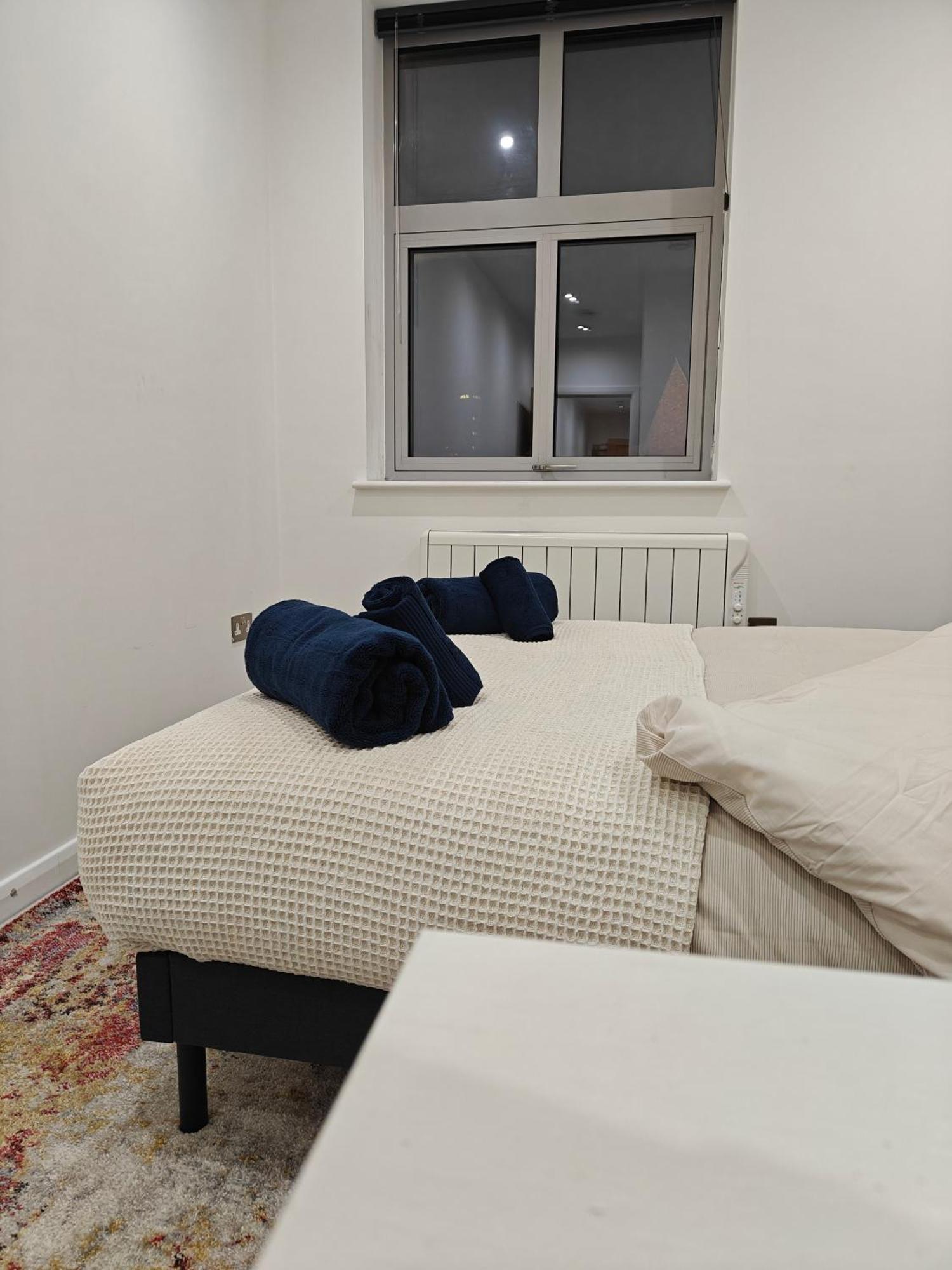 Newly Furnished Modern 1 Bedroom Apartment