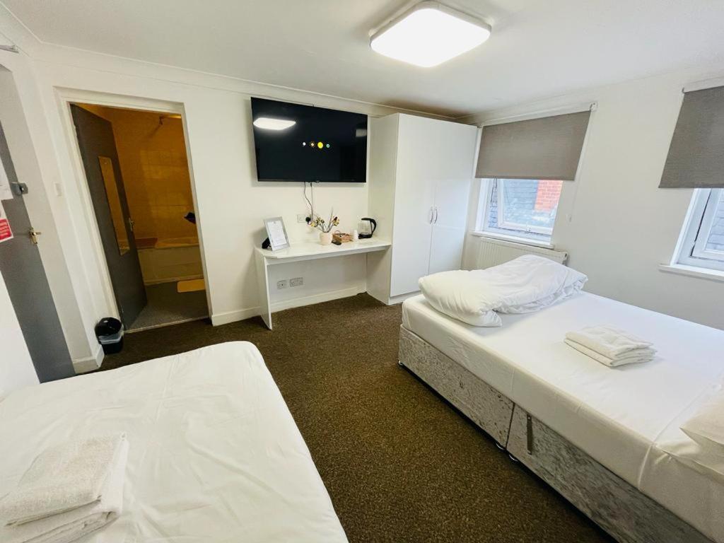 Star Hotel, South