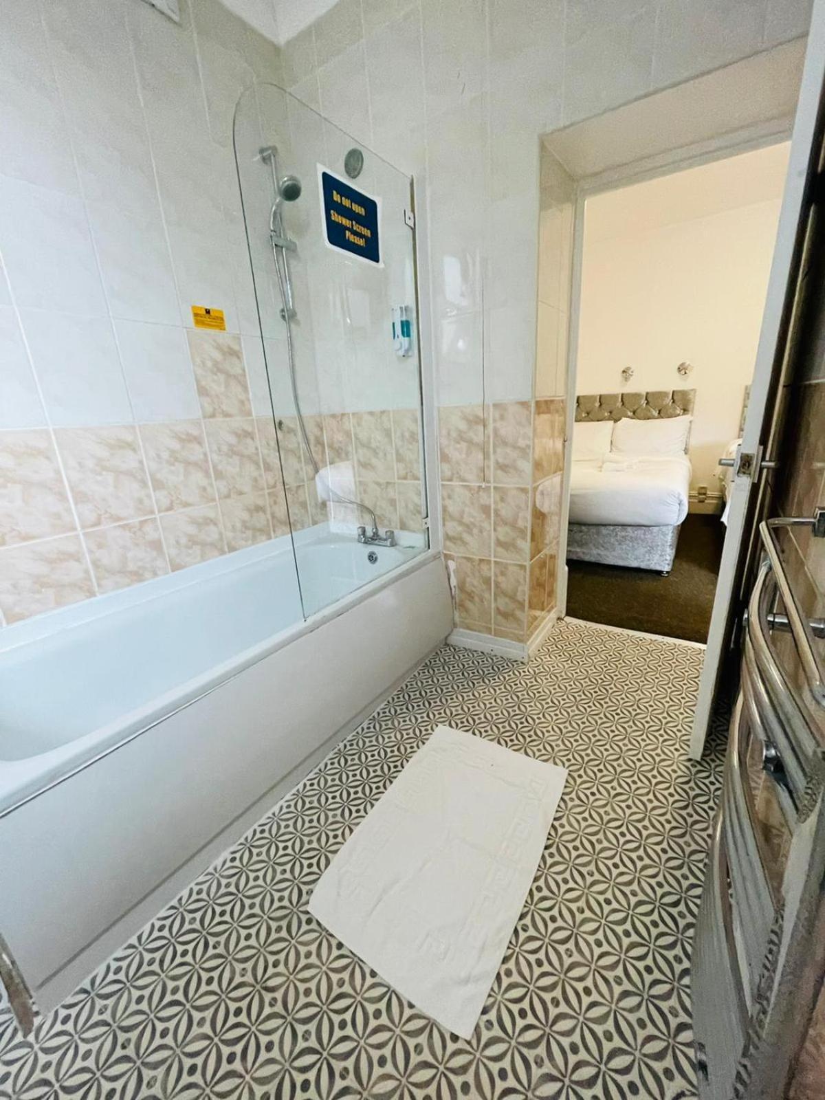 Star Hotel, South