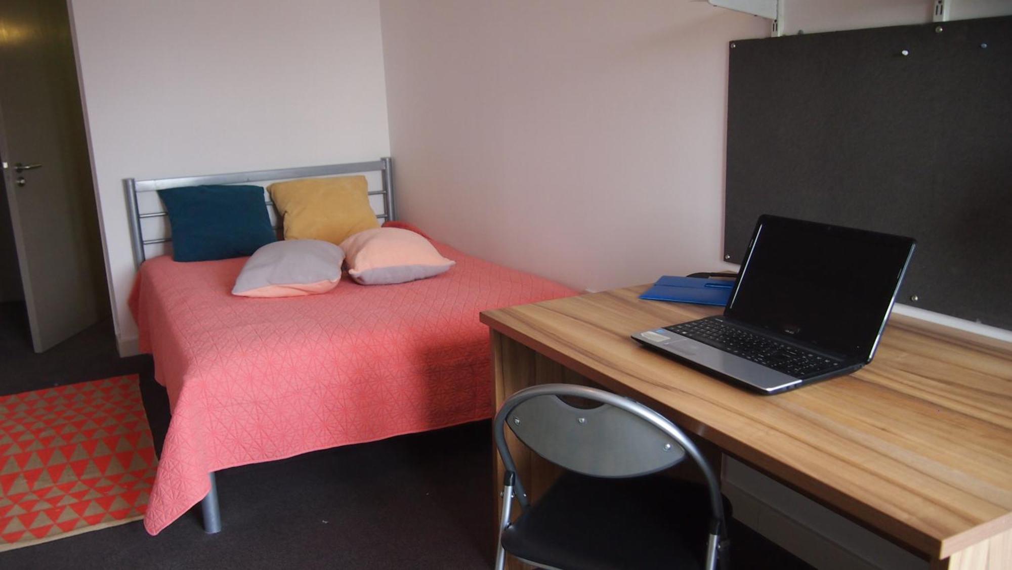 Aparthotel 3 Bedroom Ensuite 100 *