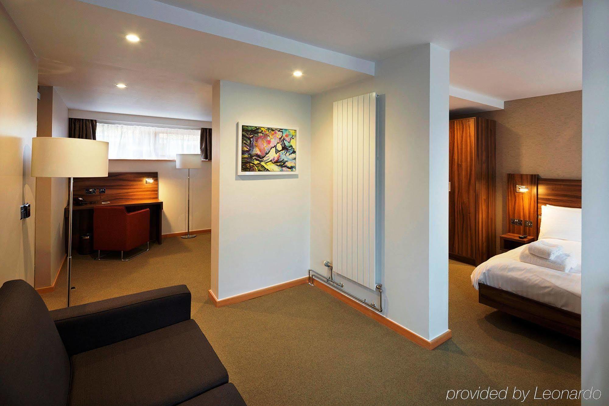 College Court 3*