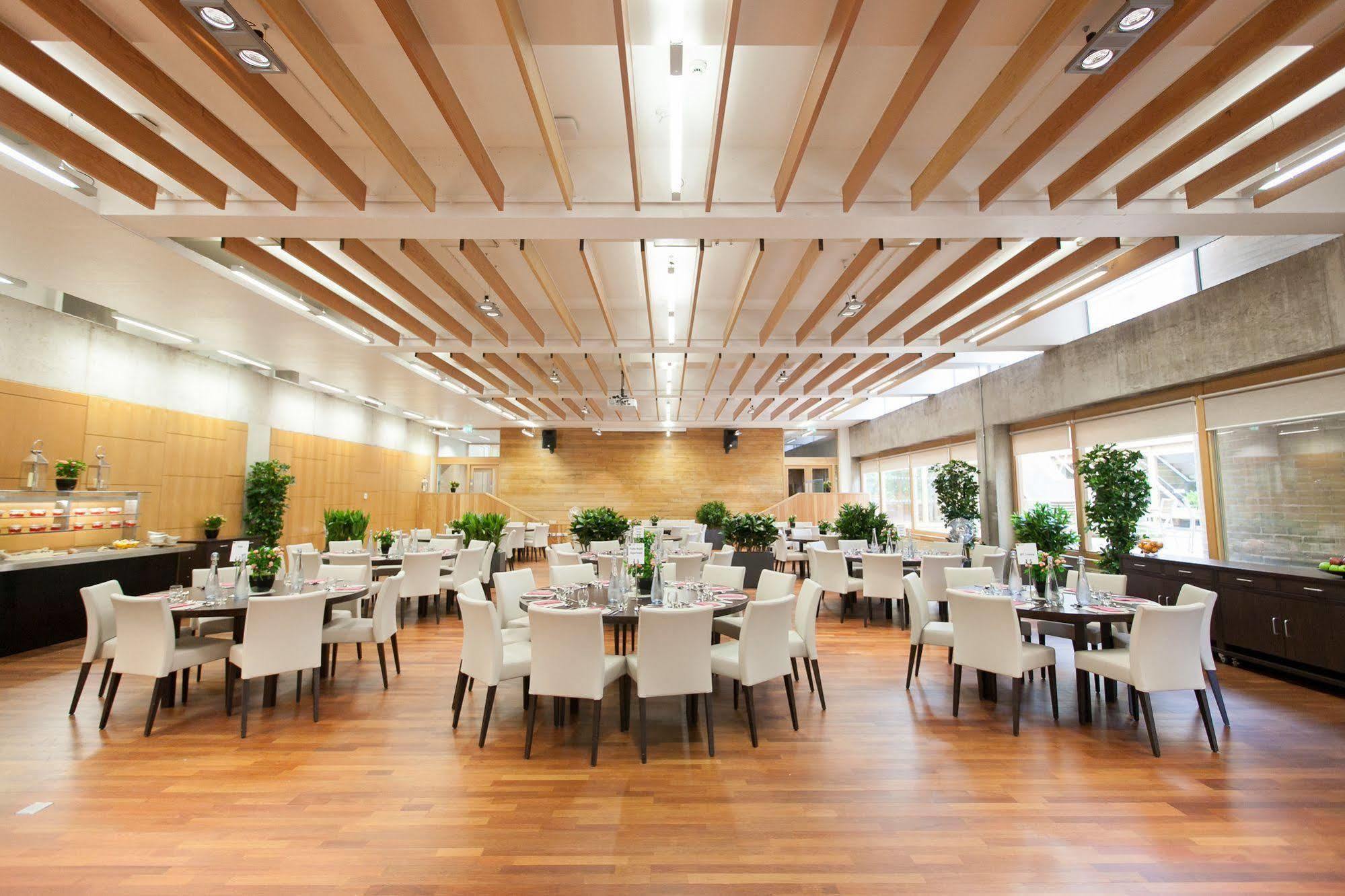 College Court Hotel 3*