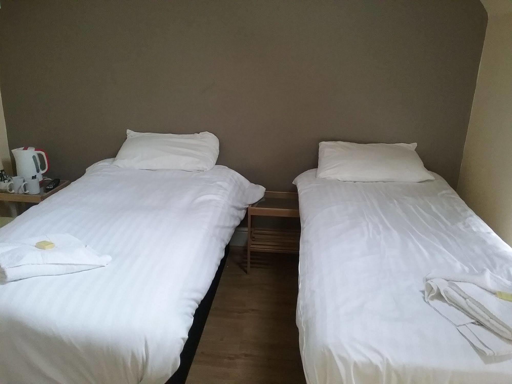 Star Hotel, South