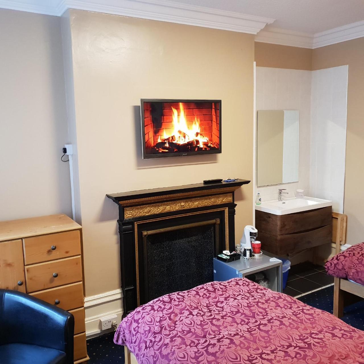 Abinger 3* Leicester