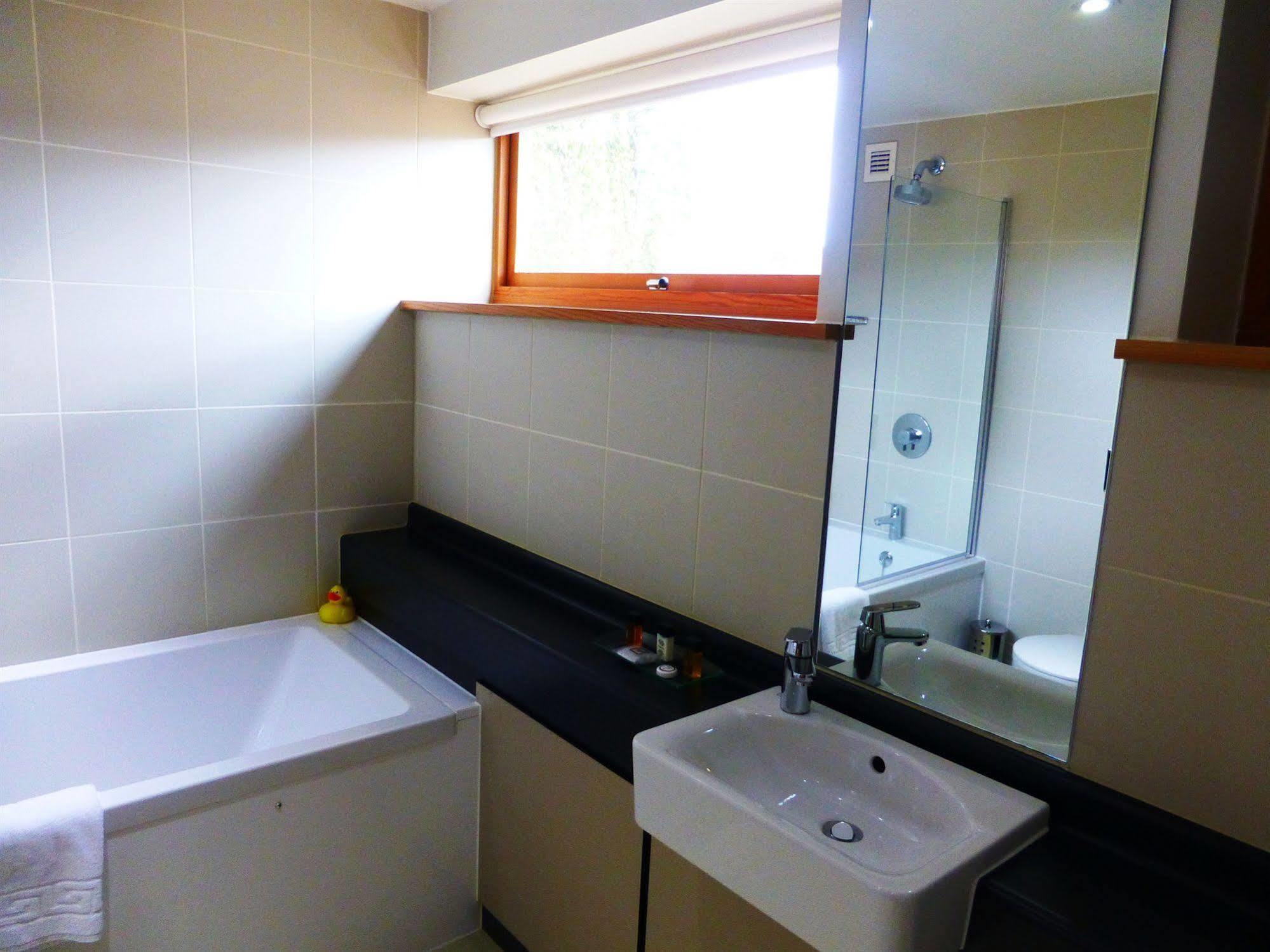 College Court 3*