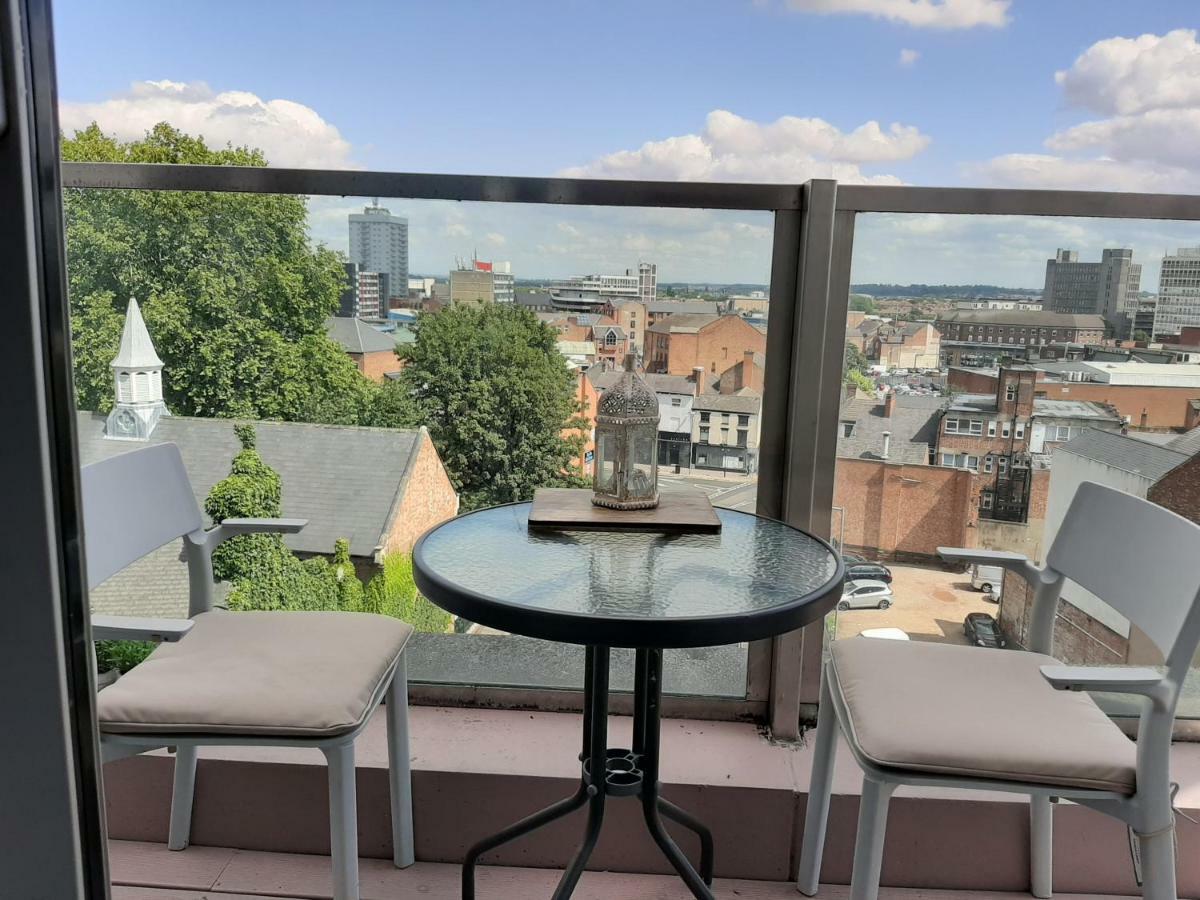 Penthouse City Hideaway Apartment *