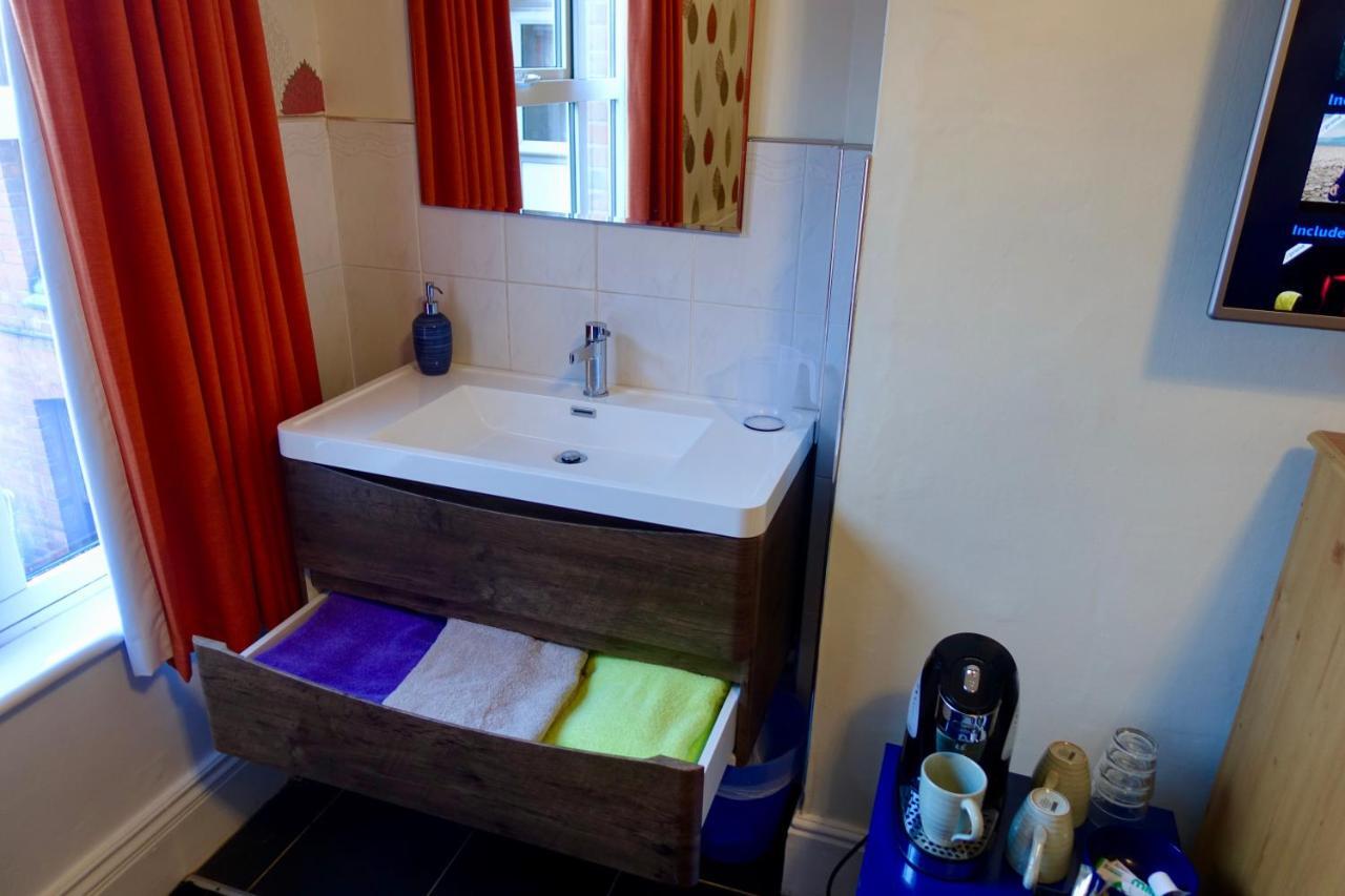 Abinger 3* Leicester